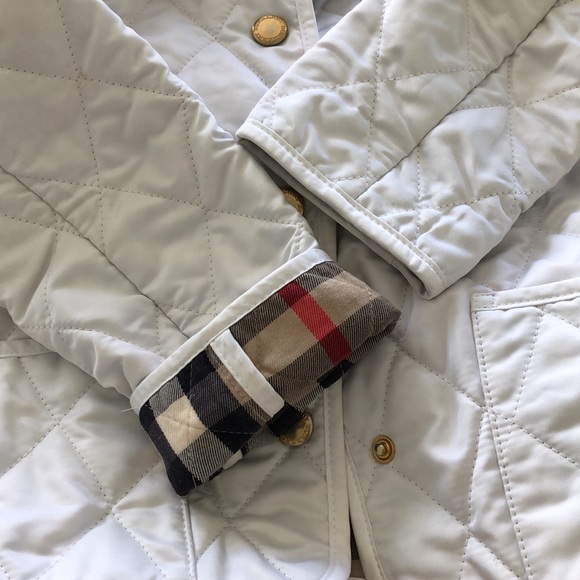 Classic Burberry quilted jacket. Size 3 - Picture 8 of 8
